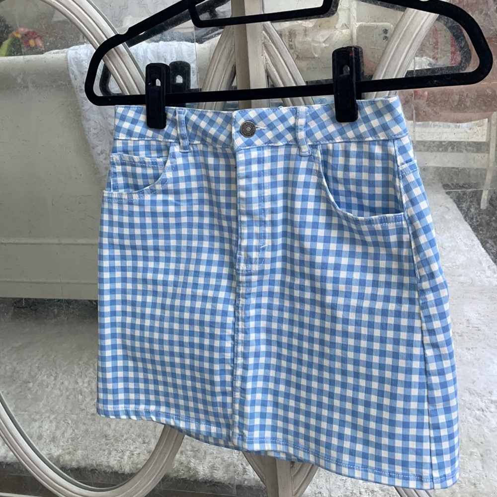 Subdued skirt size medium